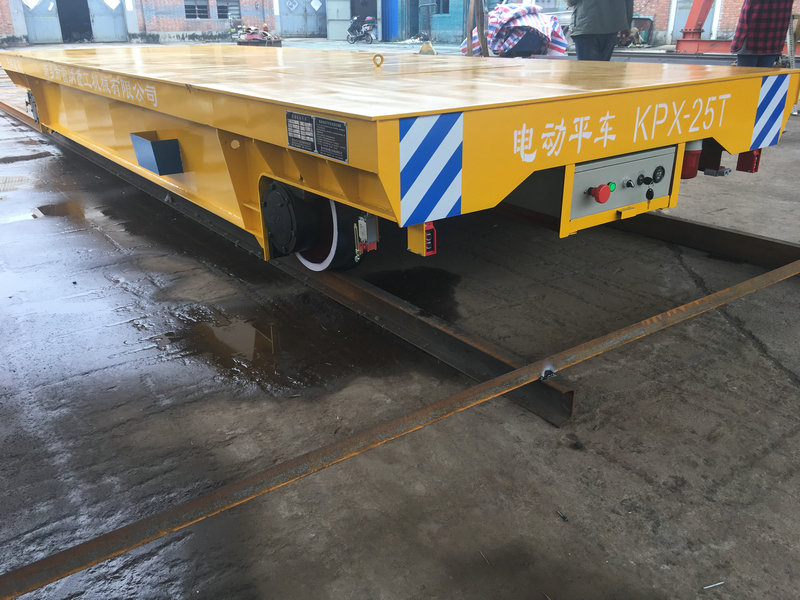 Trolley de 25 de tone din oțel cu baterii