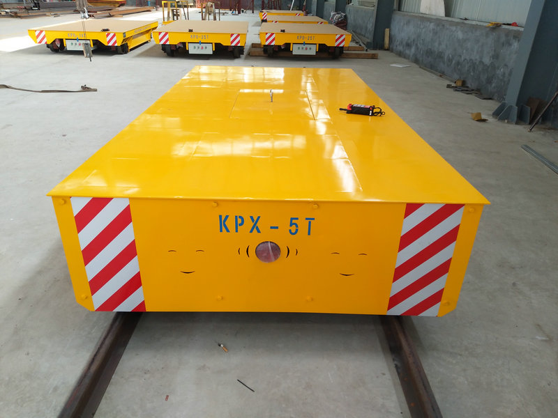 Cutia de transport a materialelor pentru tractoare de 5 tone