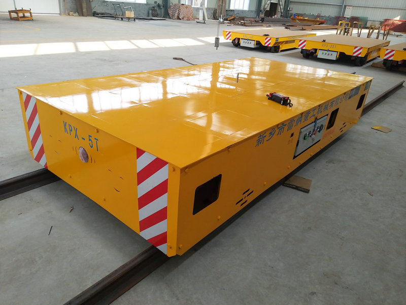 Cutia de transport a materialelor pentru tractoare de 5 tone