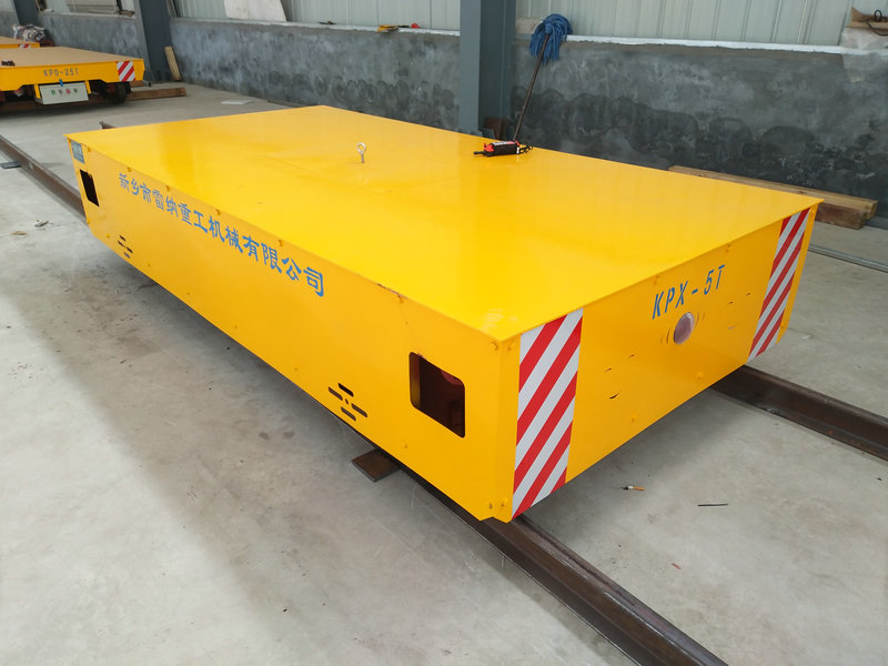 Cutia de transport a materialelor pentru tractoare de 5 tone