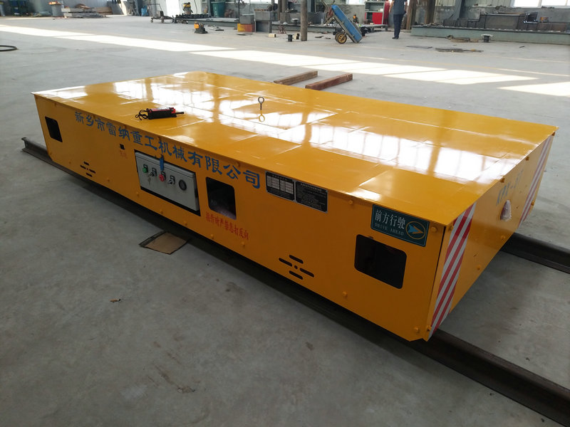 Cutia de transport a materialelor pentru tractoare de 5 tone