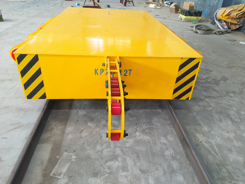 Trolley de 32 de tone conectat la tractor